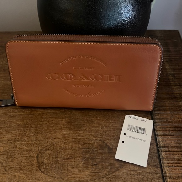 Coach Accordian Wallet - Picture 8 of 10